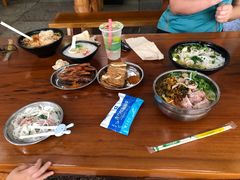 -鸿浩扒猪脚米线