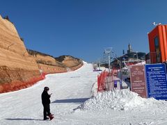 -采薇庄园四季滑雪场