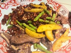 -阿瓦山寨·湘菜现炒·剁椒鱼头王(咸阳总店)
