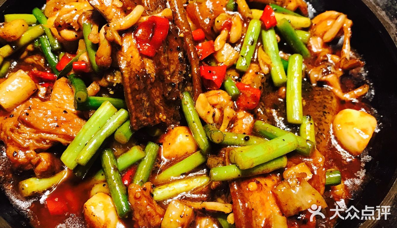 菜品摆盘较讲究，是我喜欢的咸鲜口味