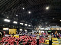 -嘿哟动霸CHUA·新潮玩运动娱乐中心·蹦床滑冰团建乐园