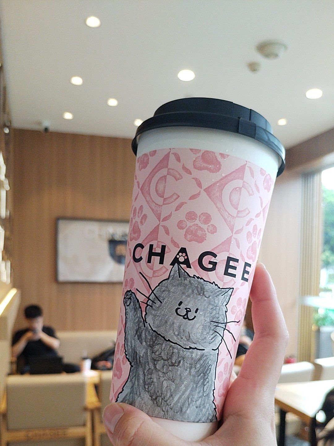 今天和小伙伴一起来喝奶茶啦,店里的小姐姐