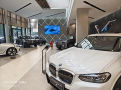 -上海宝信宝马4S店