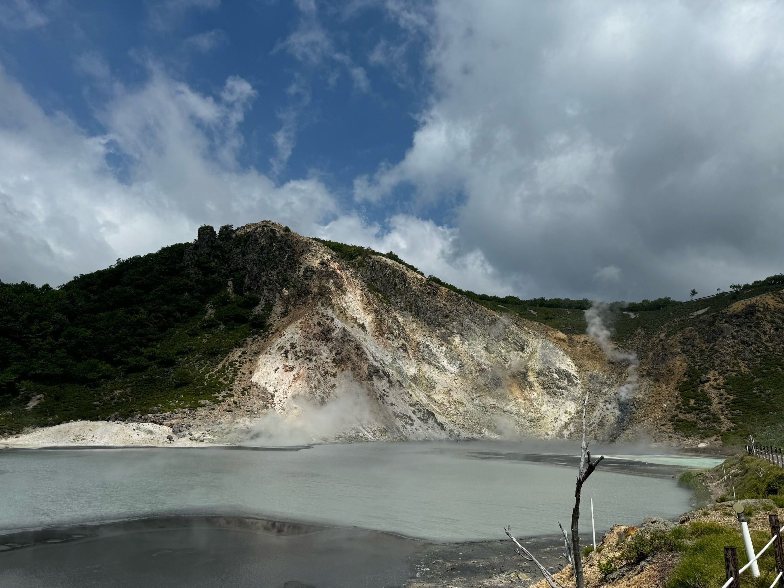 壮观的火山温泉景色 这是跟旅行社来不了的景点