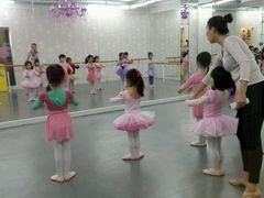 -Isee灰姑娘国际儿童艺术中心(BHGMall店)