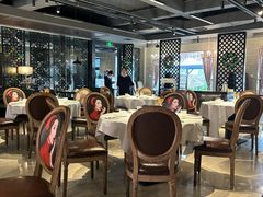 -河畔春天时尚餐厅