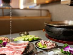 -围炉肉舍•炭烤活鳗•丹东海鲜烤肉(步行街店)