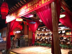 景观位-老滇山寨•云南特色菜•地方菜•民族风情歌舞表演(金碧店)