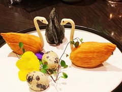 双色天鹅酥-万丽轩·粤菜(王府井金茂万丽酒店)