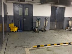 -上海南新雅皇冠假日酒店-停车场