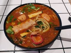 招牌炸酱小锅米线-肥汁米蘭香港米线(长宁来福士店)