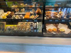 面包甜点陈列柜-星巴克臻选(深圳龙华红山天虹店)