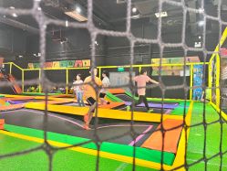 -蹦蹦跳跳(新奥购物中心店)