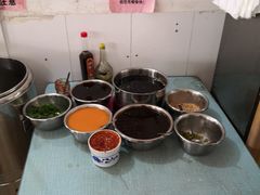 自助调料区-庞叔正宗老牌越南卷粉