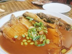 红烧杂鱼-老季市·三代非遗传承·地标美食老汁鸡(工农路店)