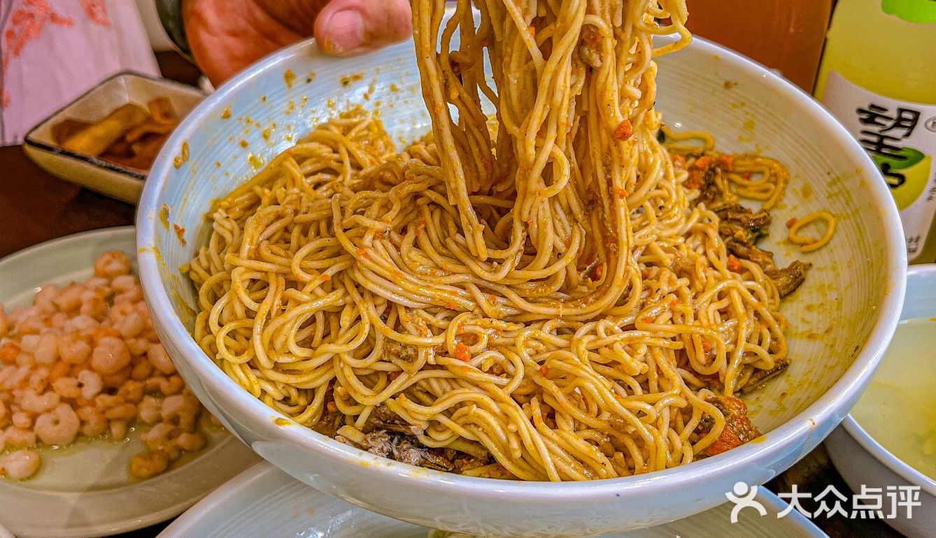 每一个平凡的日子，都值得一碗温暖的蟹黄面