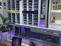 -提一眼镜·蔡司·依视路(小寨店)
