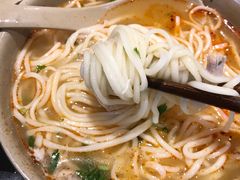 -亮亮面馆(经六路店)