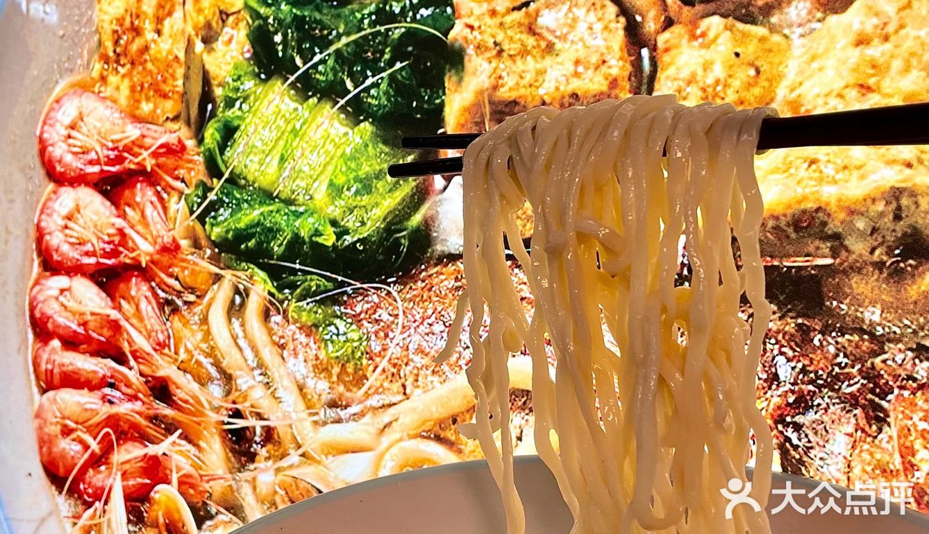 🍜海鲜面能多新鲜？活着到吃完不超十分钟…

