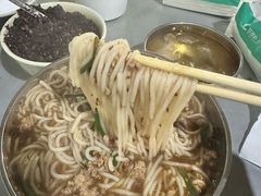 -正宗杨记普洱酸醋米线(总店)