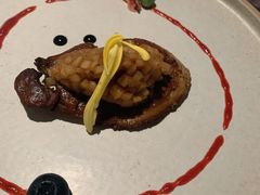 法式香煎鹅肝配玉桂苹果佐树莓酱-93Club·法餐厅