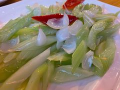 西芹炒百合-吴越荣记苏州菜·松鼠桂鱼100%活鱼现做(斜塘老街店)