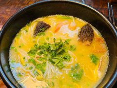 -银米·云南传统过桥米线(双廊黑金冠店)
