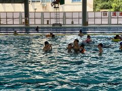 -小海豚国际游泳培训(长宁龙之梦酒店)
