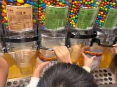 -m豆巧克力世界(上海世茂广场店)