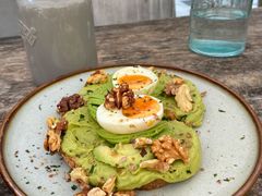 牛油果煮蛋吐司-RAC BAR(安福路店)