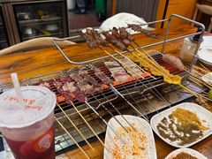 -哈尔滨小酒馆·鲜肉现穿自助烧烤(康新花园店)