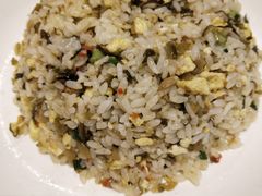 酸菜炒饭-白金汉爵大酒店-24小时餐厅