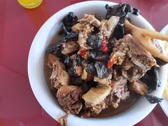 炖鸡-北京龙庆四季香农家饭庄·灶台鱼·碳烤虹鳟鱼(龙庆峡店)