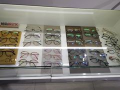 -提一眼镜·蔡司·依视路(小寨店)