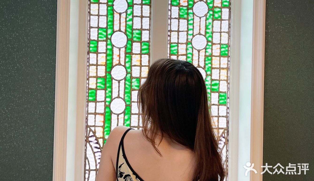 穿上国风旗袍，在百年洋楼品尝极致美食盛宴