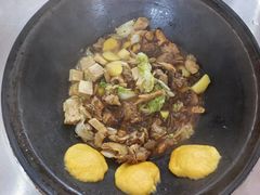 -粘豆包柴火铁锅炖