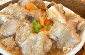 Golden Garlic Steamed Pork Ribs with Taro