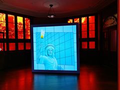 -Nathalie Djurberg与Hans Berg“牛皮纸包裹的月亮”-Prada荣宅当季展览