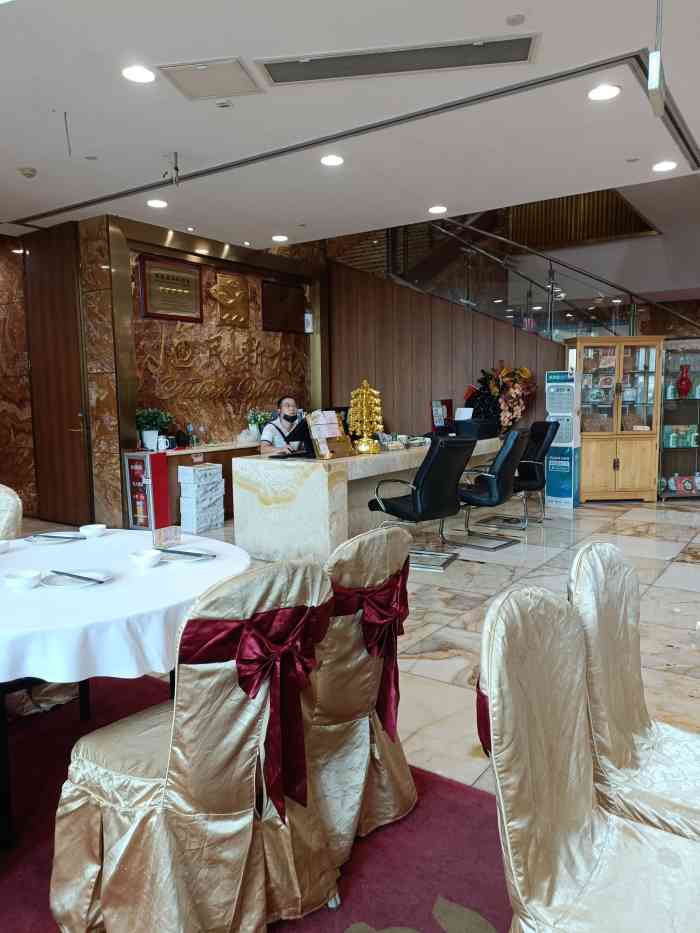 渔民新村(长堤店)-"餐厅装修豪华,大厅可以看到珠江景色.服务.