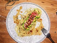 金枪鱼牛油果凉面-麦甜创意轻食餐厅(西康路店)