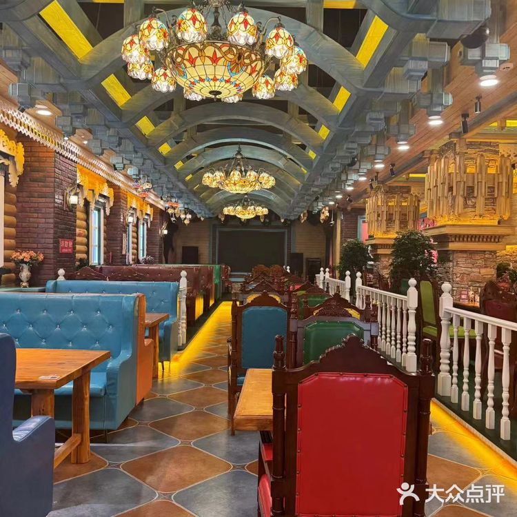 这里是俄罗斯友人最爱来的美食聚集地，三五好友把酒言欢