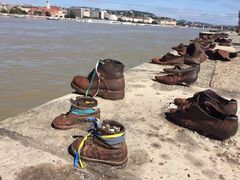 -多瑙河畔鞋履雕塑