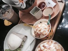 -莓园冰淇淋店