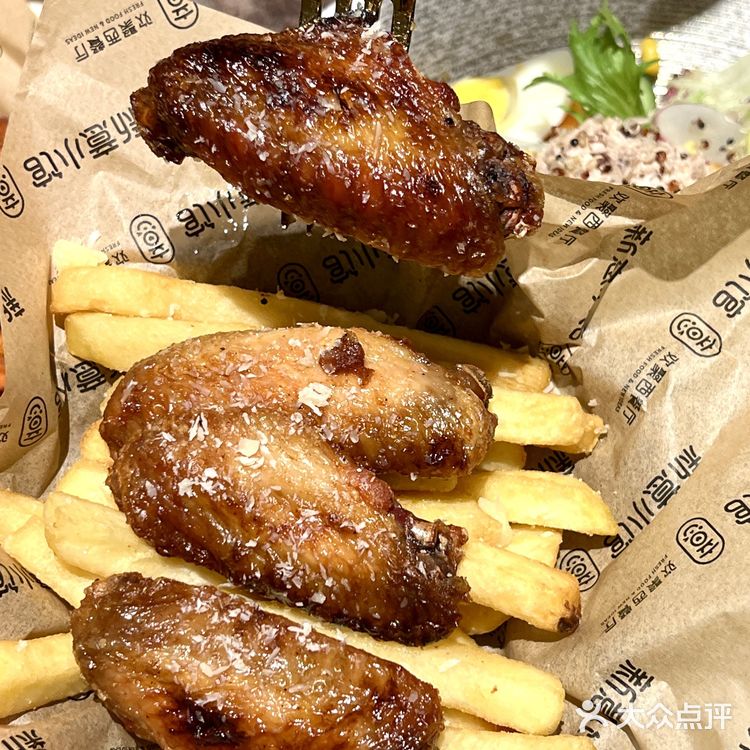 深圳最炫氛围感餐厅，宜放松宜微醺 🍽