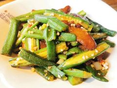 猪颈肉炒秋葵-喜越泰莱·泰越料理(海逸新天地店)