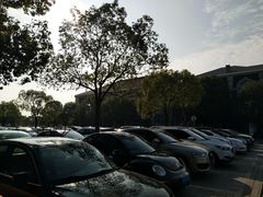 -房地产交易中心-停车场