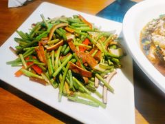 芦蒿炒香干-三猫黑鱼花(南大店)