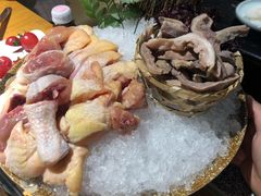 -洪氏嗨捞·广东猪肚鸡·椰子鸡火锅(西咸万象城店)