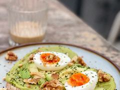 牛油果煮蛋吐司-RAC BAR(安福路店)