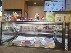 面包甜点陈列柜-哈根达斯(万象汇店)